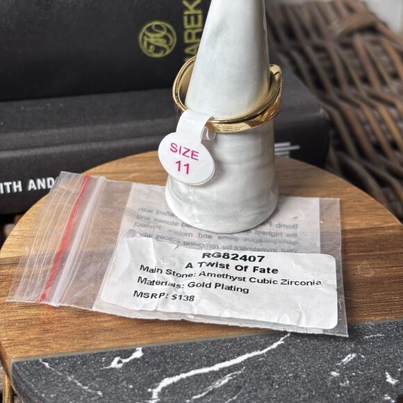 Bomb Party February 2025 RG82407 “A Twist Of Fate” Amethyst Yellow Gold Size 11 - Picture 5 of 5